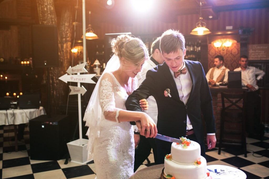The "Hidden Fee" traps: How to budget for a luxury wedding cake in Dubai without sacrificing artisan quality